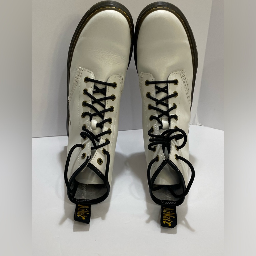 SOLD π¨ Dr. Martens Leather Lace Up Boots - Picture 11 of 15